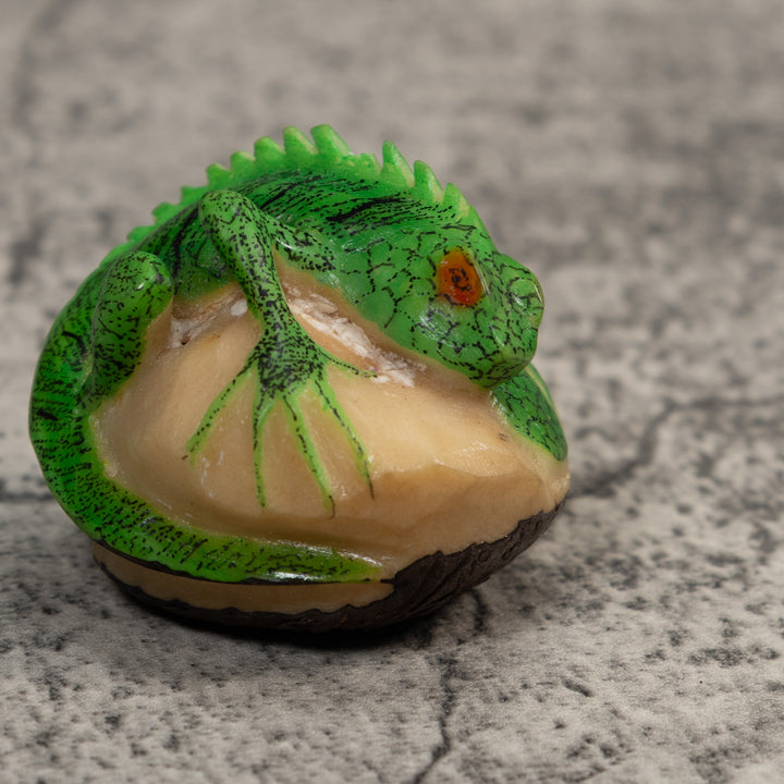 Vintage Iguana Lizard Reptile Tagua Carving