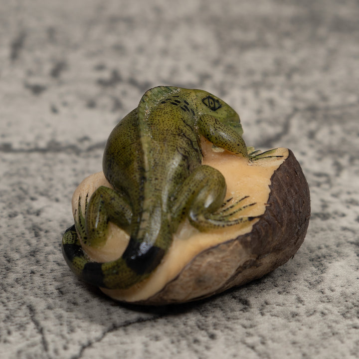 Vintage Iguana Lizard Reptile Tagua Carving