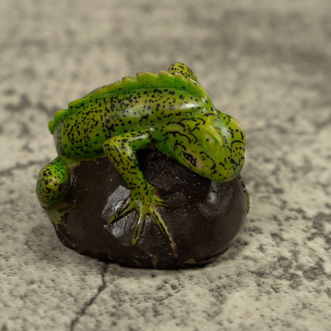 Vintage Iguana Lizard Reptile Tagua Carving