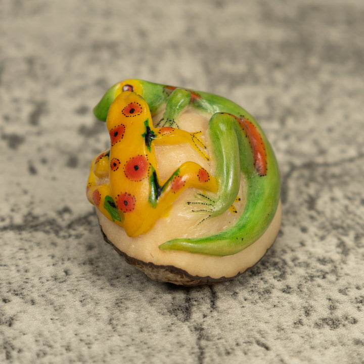 Vintage Poison Dart Frog And Gecko Tagua Carving