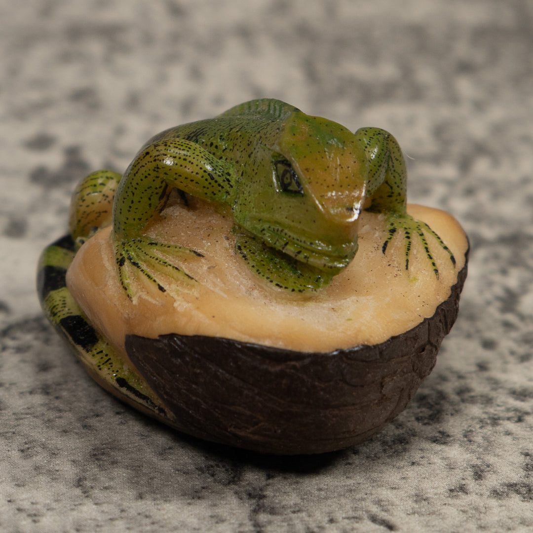 Vintage Iguana Lizard Reptile Tagua Carving