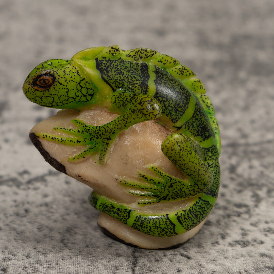 Vintage Iguana Lizard Reptile Tagua Carving