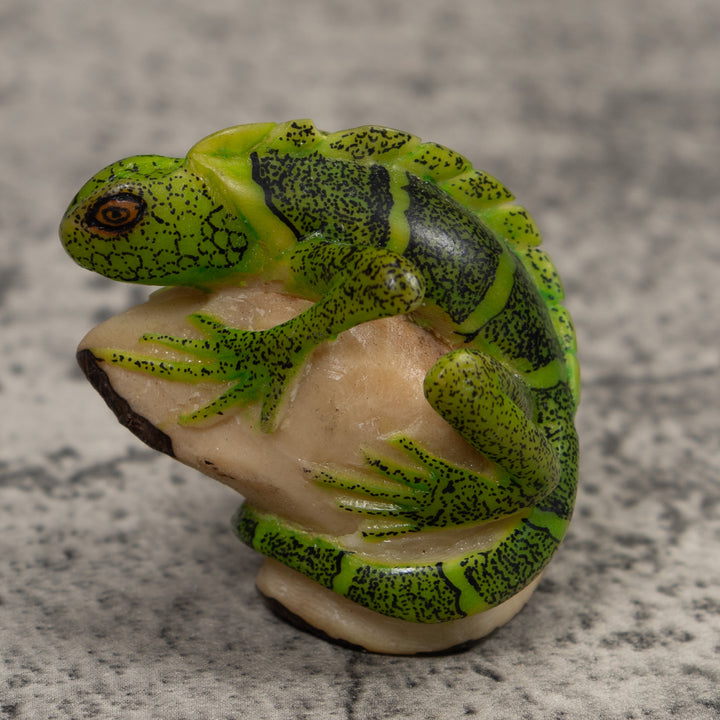 Vintage Iguana Lizard Reptile Tagua Carving