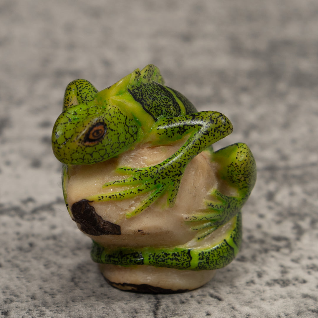 Vintage Iguana Lizard Reptile Tagua Carving