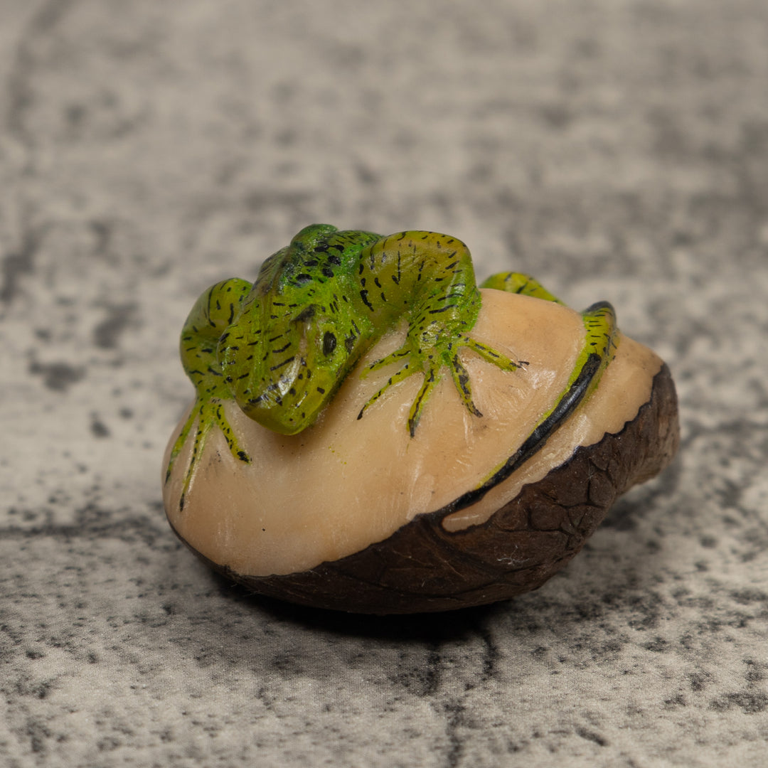 Vintage Iguana Lizard Reptile Tagua Carving