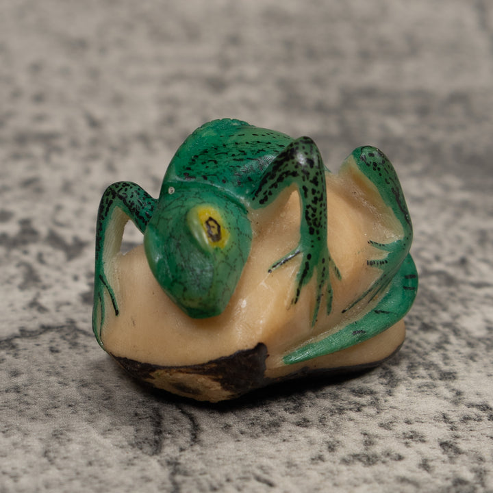 Vintage Green And Black Iguana Tagua Carving
