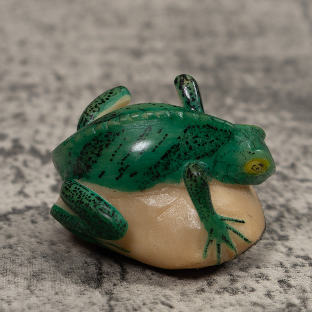 Vintage Green And Black Iguana Tagua Carving