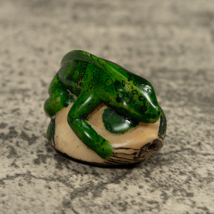 Vintage Green Gecko Tagua Carving