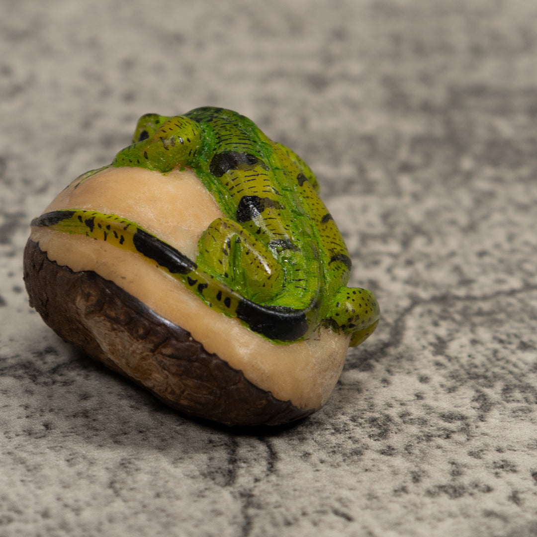 Vintage Iguana Lizard Reptile Tagua Carving