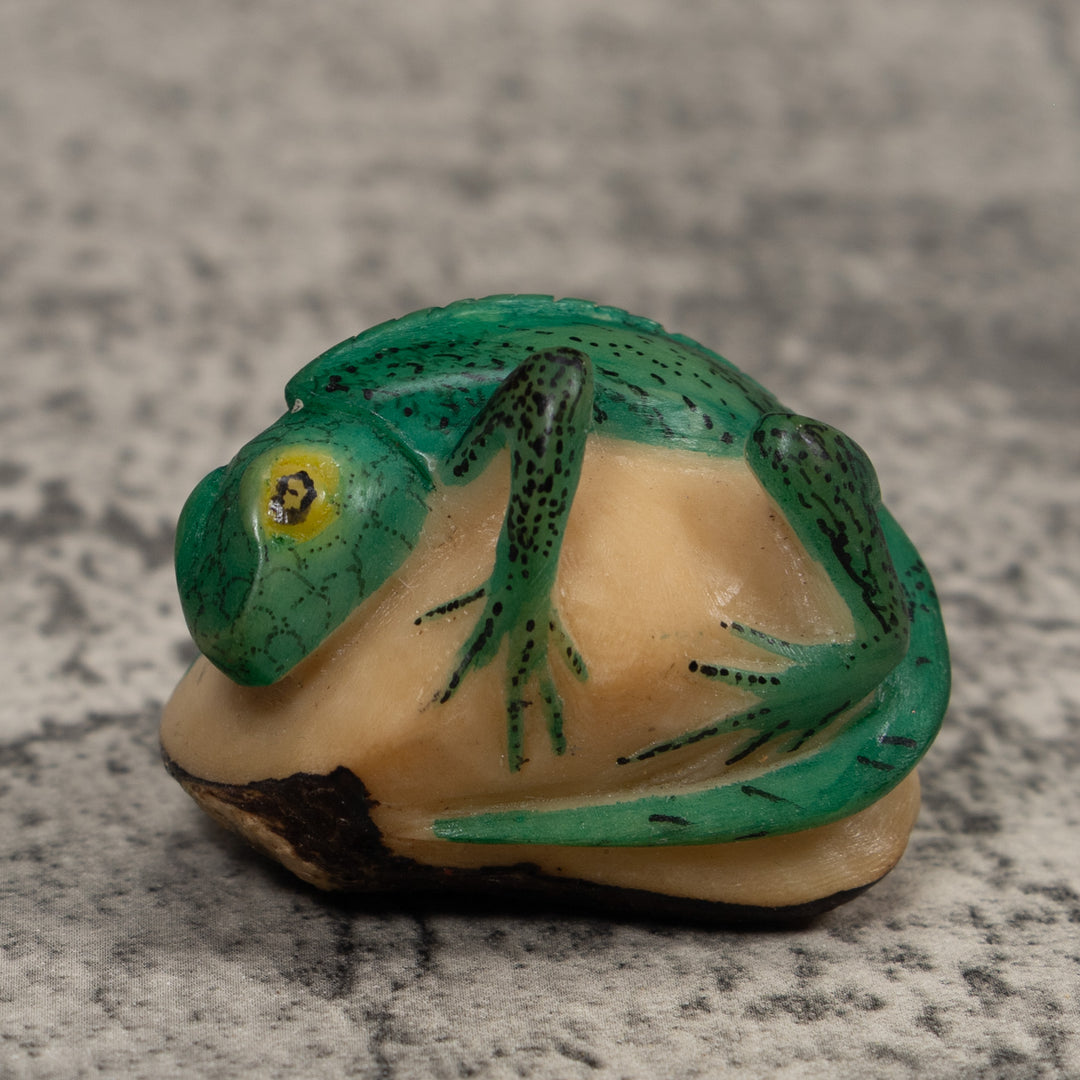 Vintage Green And Black Iguana Tagua Carving