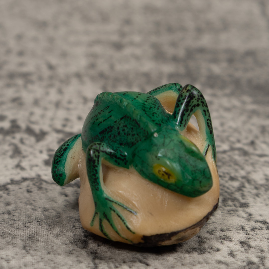 Vintage Green And Black Iguana Tagua Carving