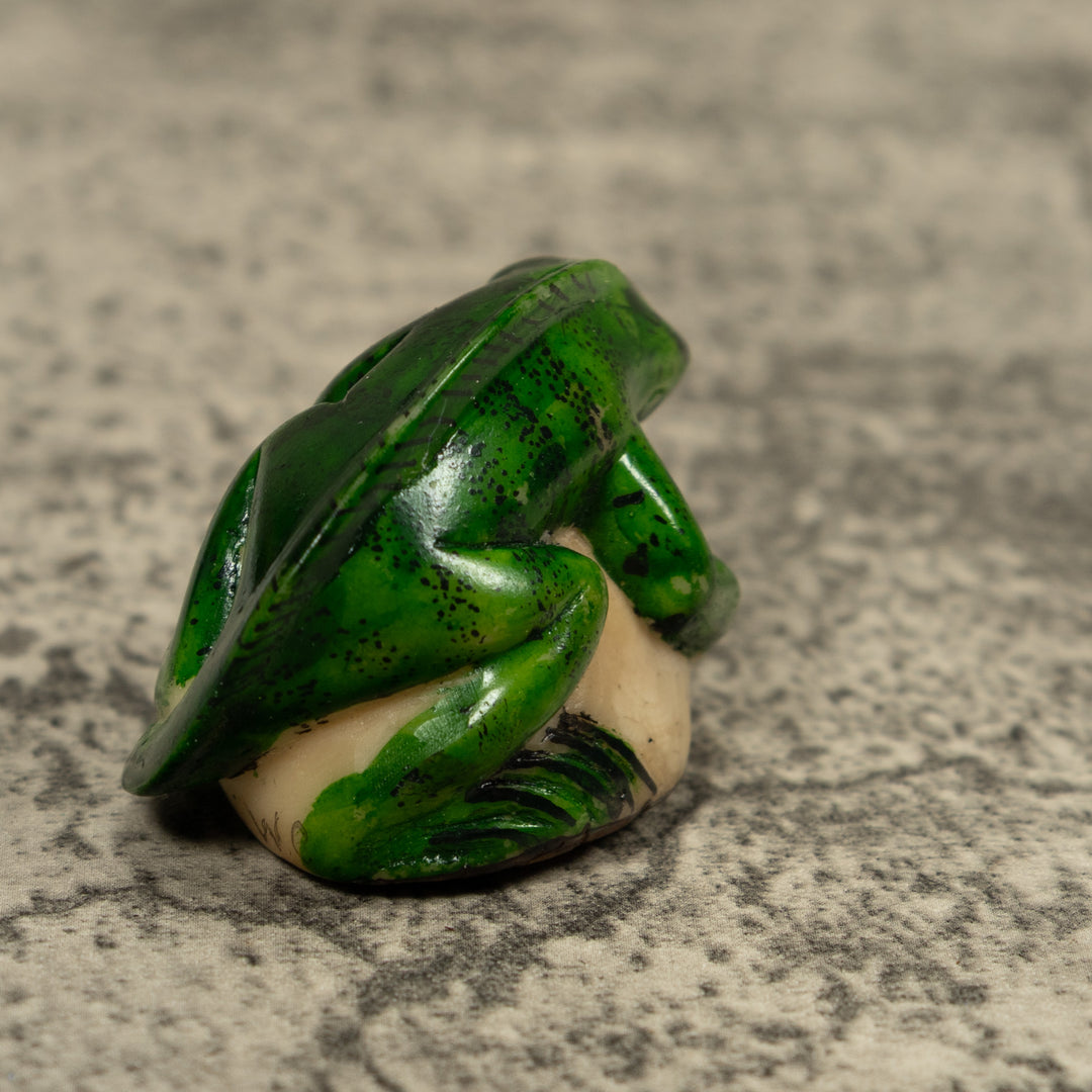 Vintage Green Gecko Tagua Carving