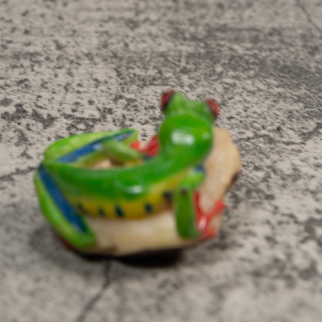 Red-Eye Tree Frog Tagua Carving