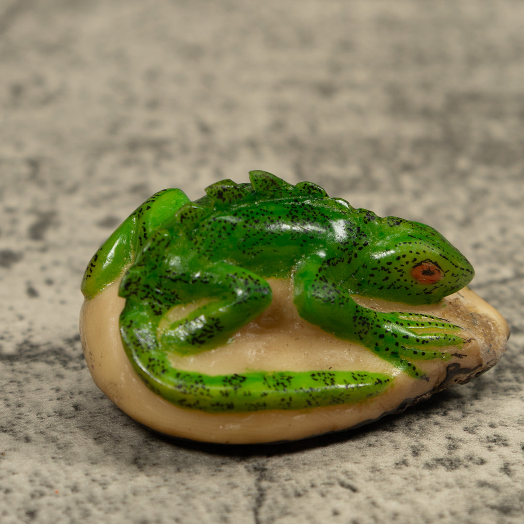 Vintage Iguana Lizard Reptile Tagua Carving