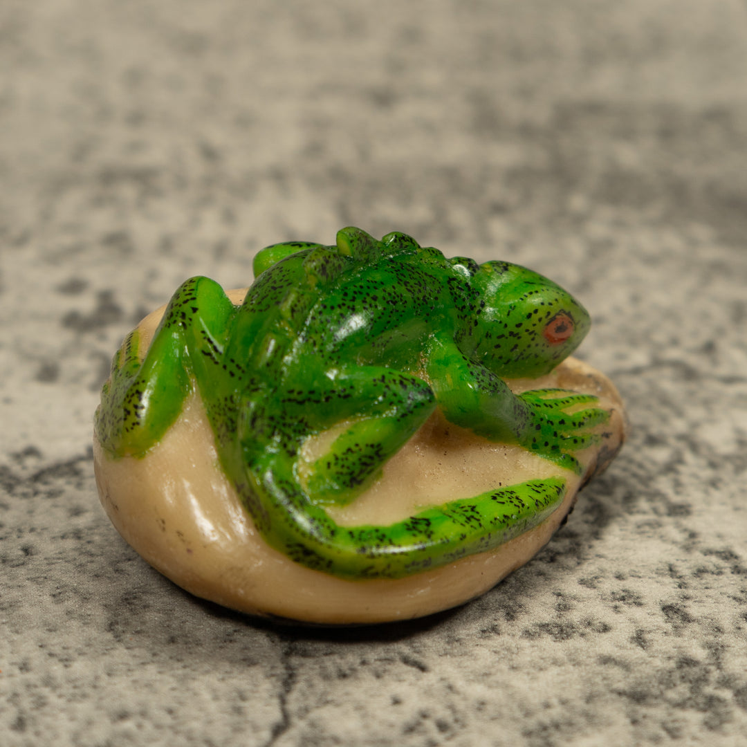 Vintage Iguana Lizard Reptile Tagua Carving