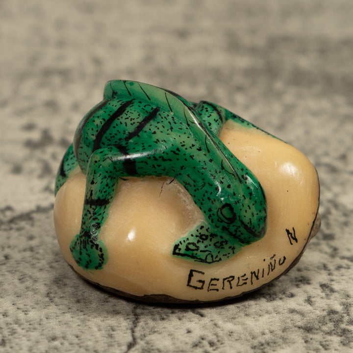 Vintage Iguana Lizard Reptile Tagua Carving