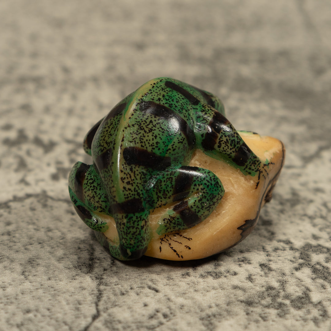 Vintage Iguana Lizard Reptile Tagua Carving