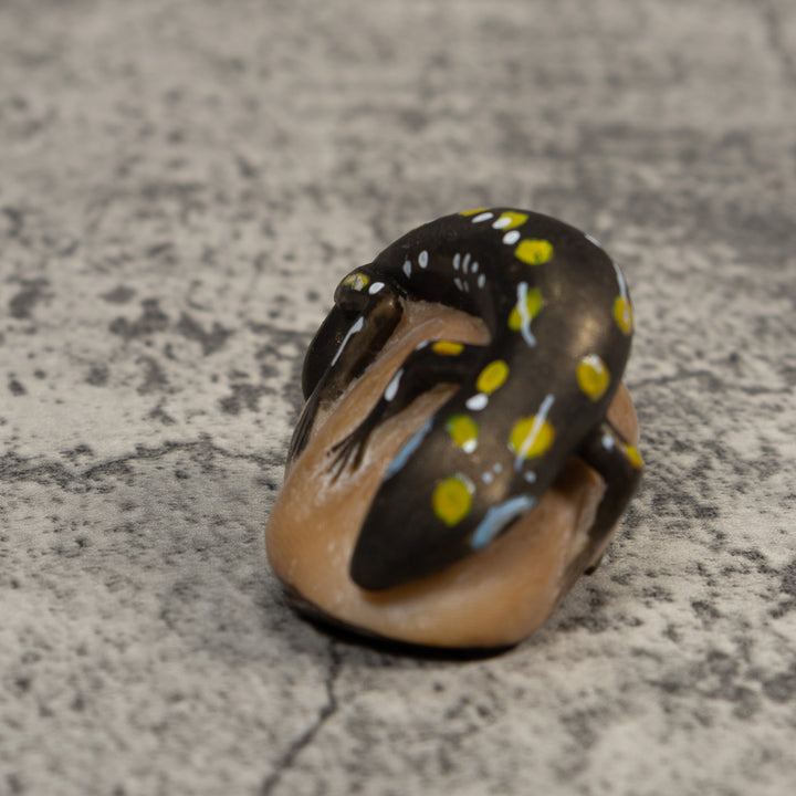 Vintage Gecko Lizard Reptile Tagua Carving