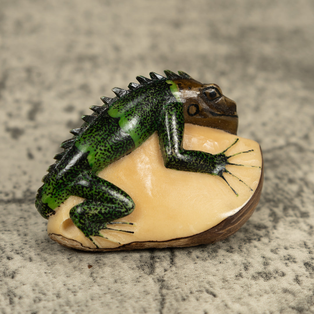 Dark Green Iguana Lizard Tagua Carving