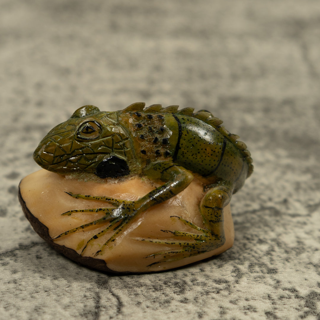 Vintage Iguana Lizard Reptile Tagua Carving