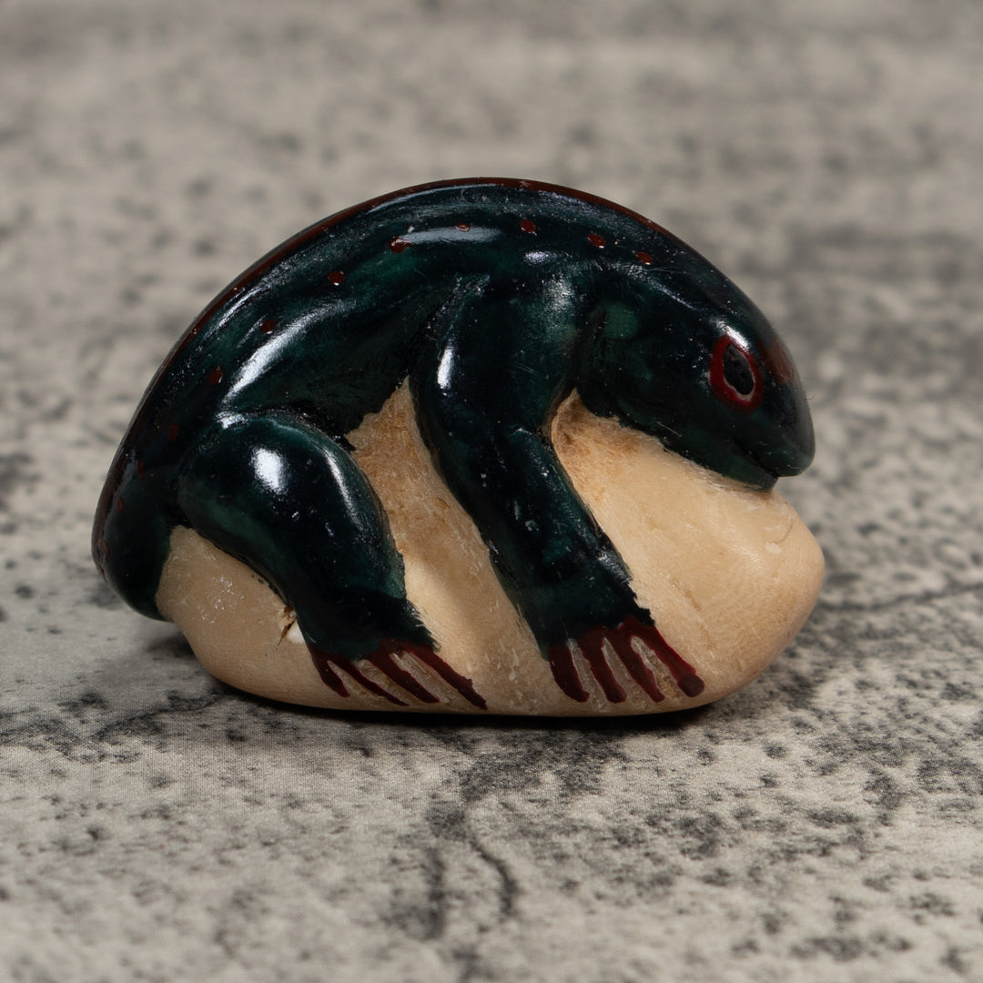 Vintage Blue Black Lizard Gecko Tagua Carving