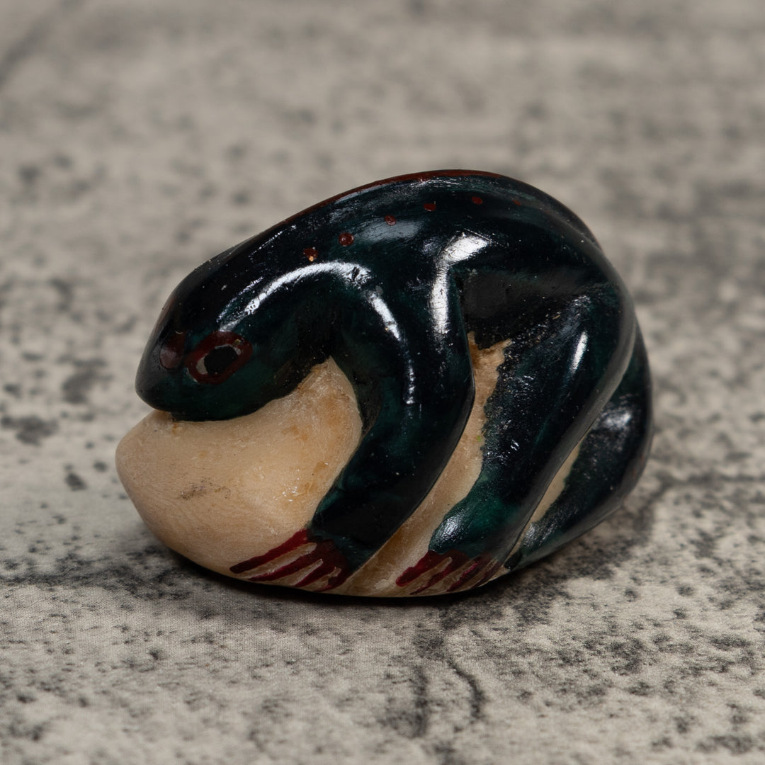 Vintage Blue Black Lizard Gecko Tagua Carving