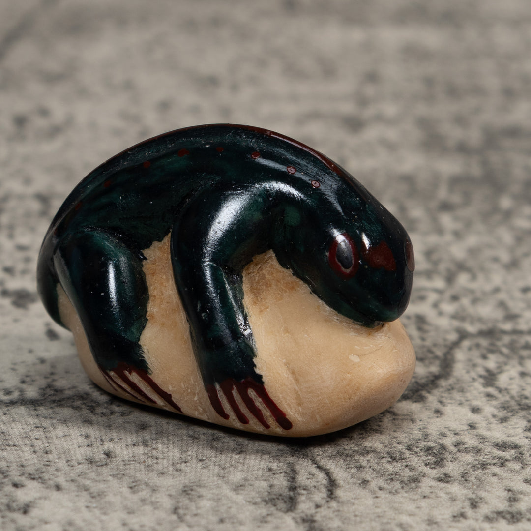 Vintage Blue Black Lizard Gecko Tagua Carving