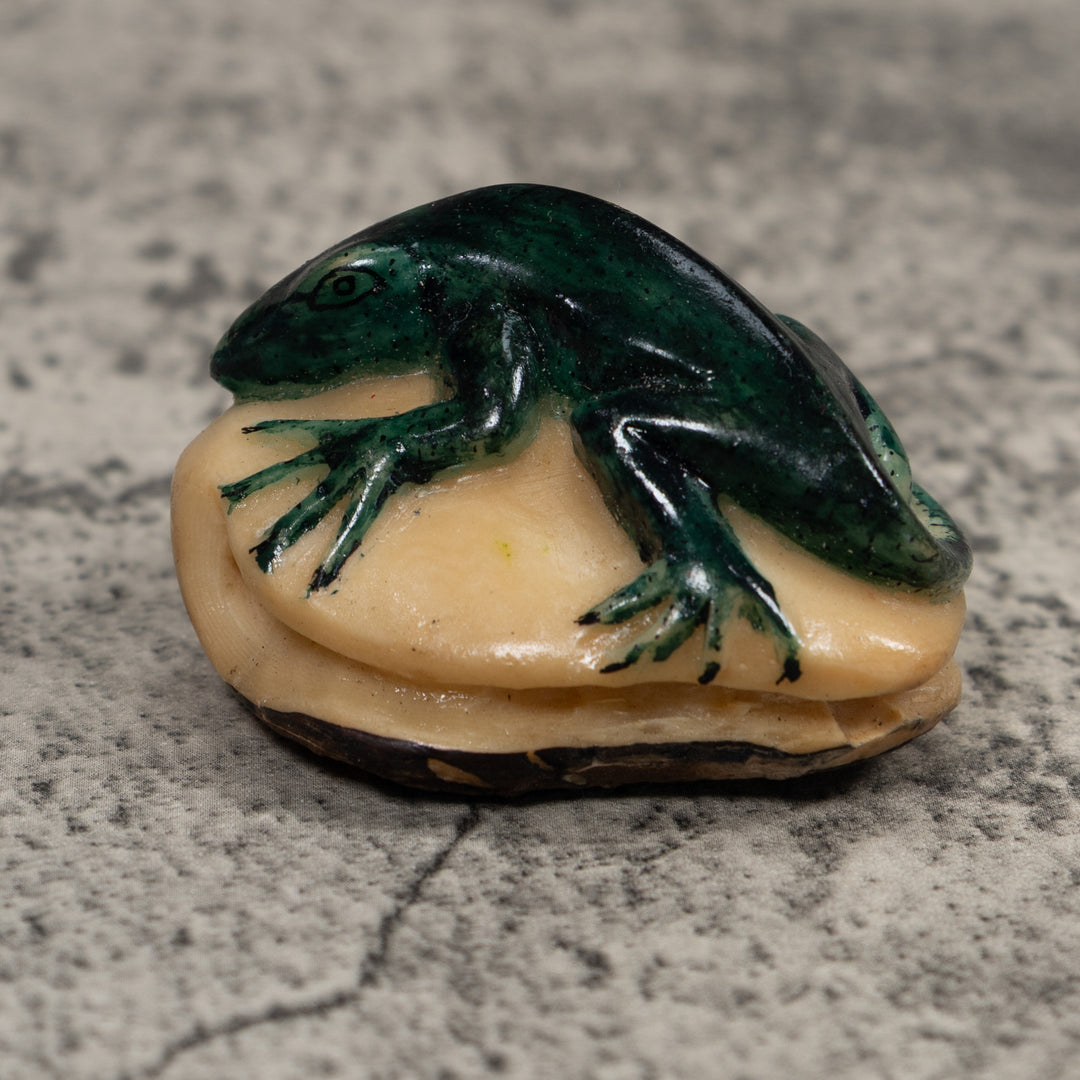 Vintage Gecko Lizard Reptile Tagua Carving