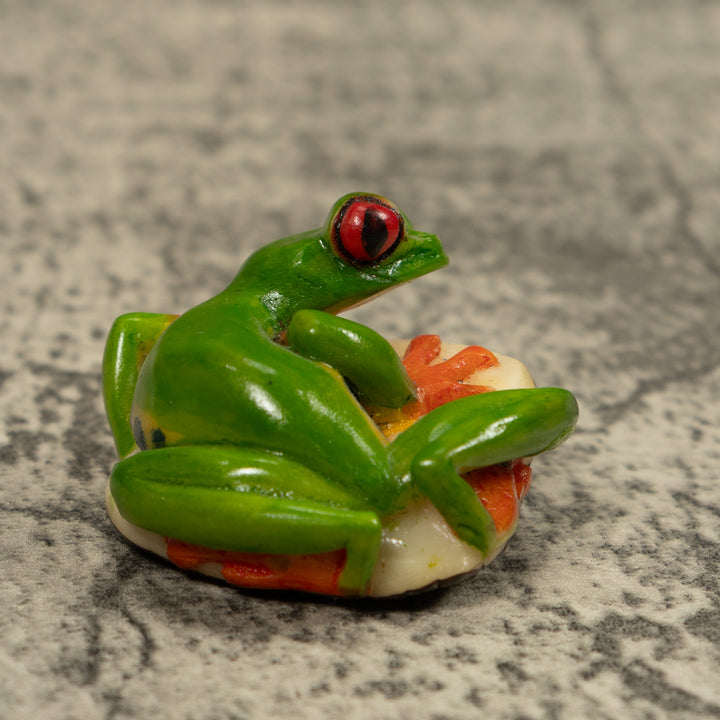 Red-Eye Tree Frog Tagua Carving