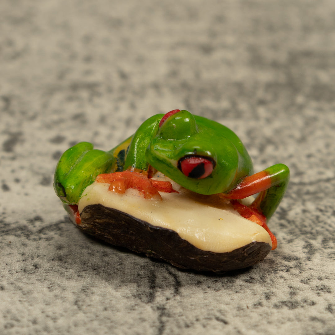 Red-Eye Tree Frog Tagua Carving