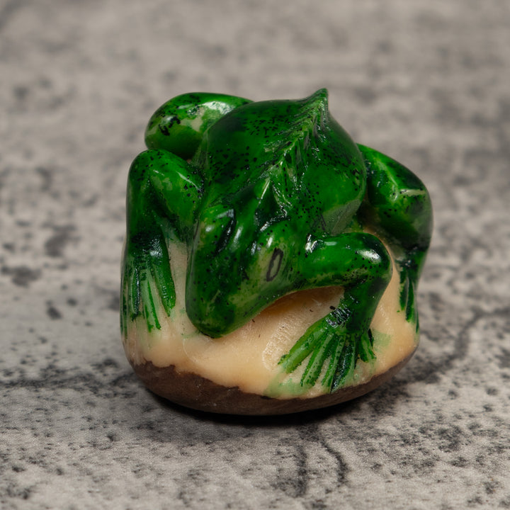 Vintage Green And Black Iguana Lizard Tagua Carving