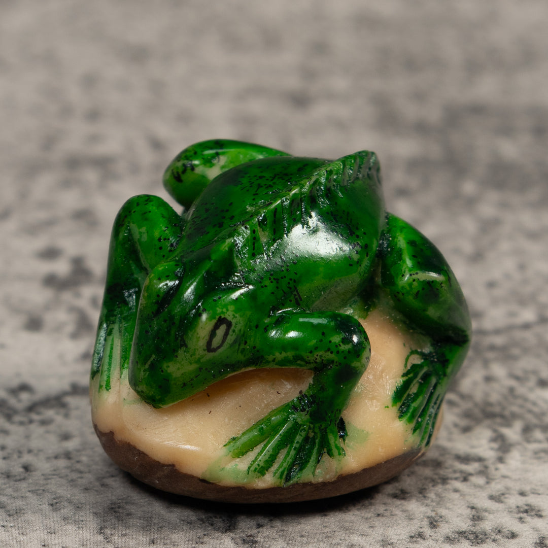 Vintage Green And Black Iguana Lizard Tagua Carving