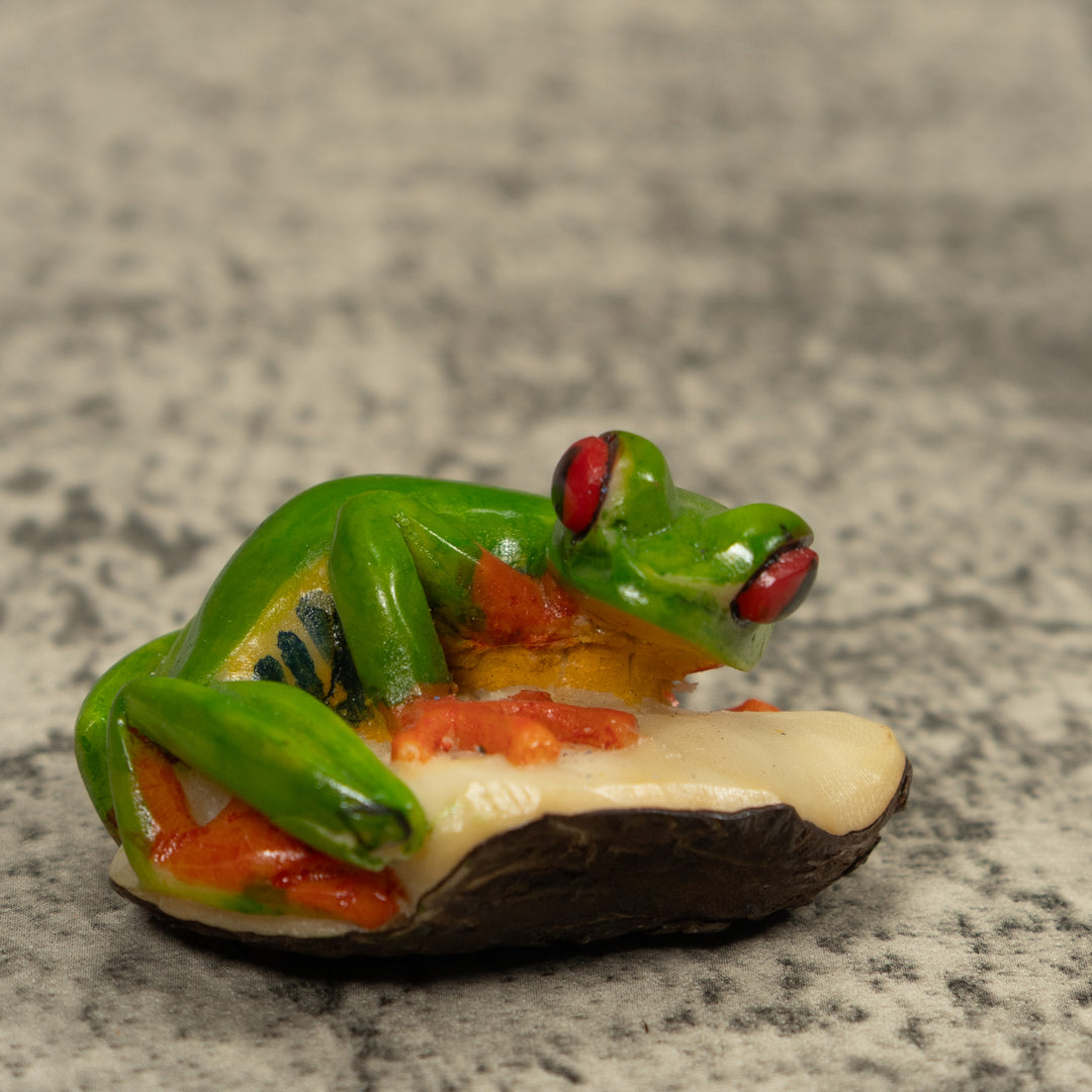Red-Eye Tree Frog Tagua Carving