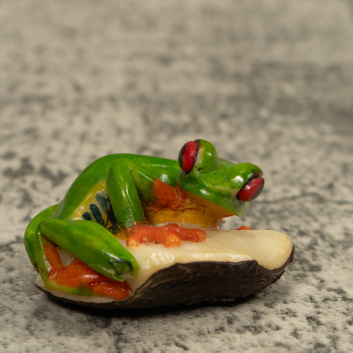 Red-Eye Tree Frog Tagua Carving
