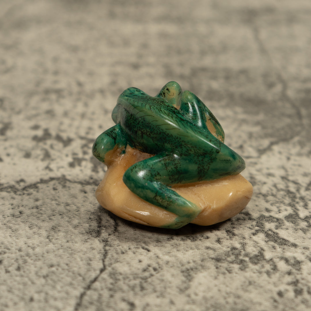 Vintage Iguana Lizard Reptile Tagua Carving