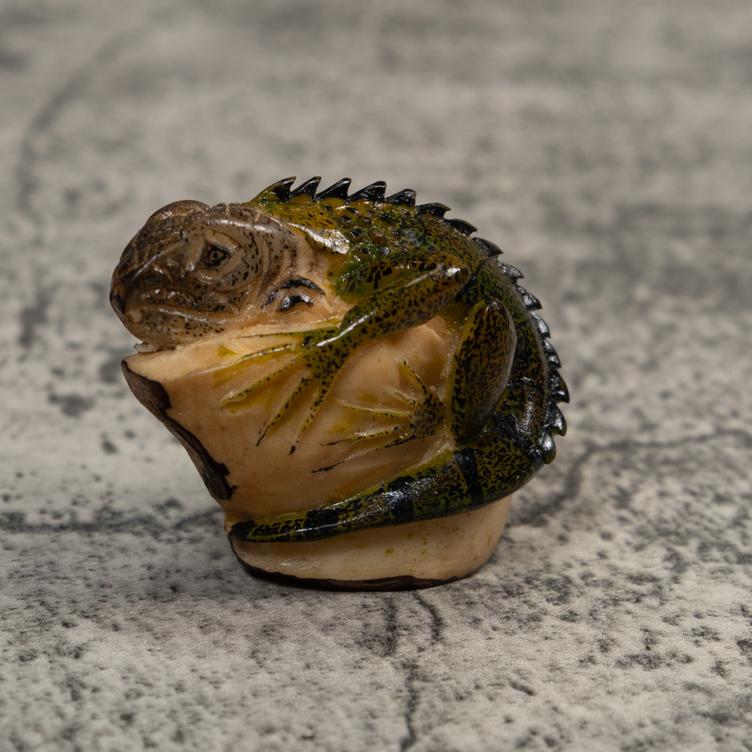 Vintage Green And Black Iguana Amphibian Lizard Tagua Carving