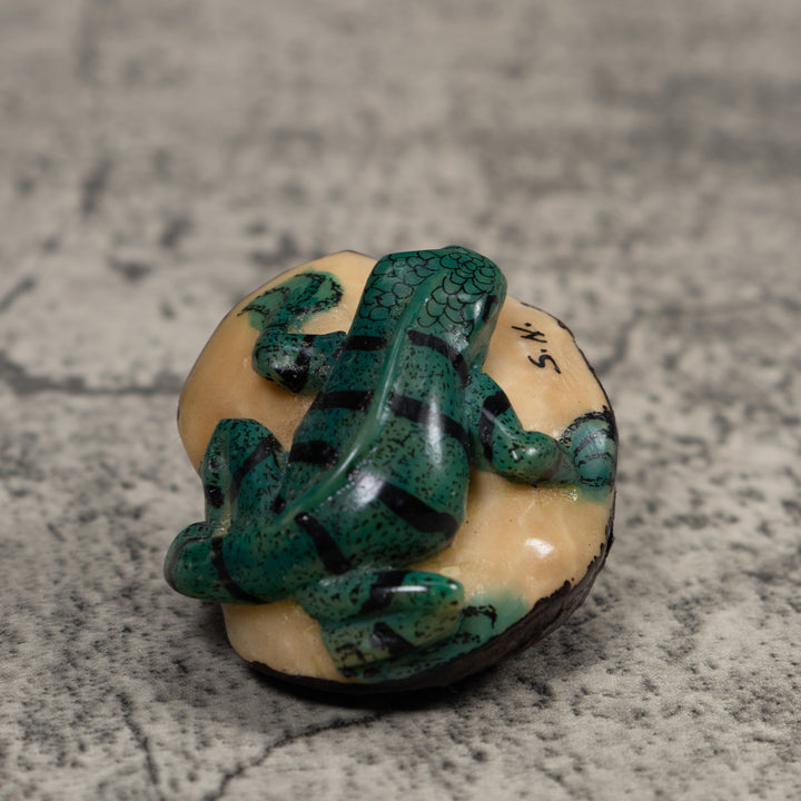 Vintage Black And Green Iguana Tagua Carving
