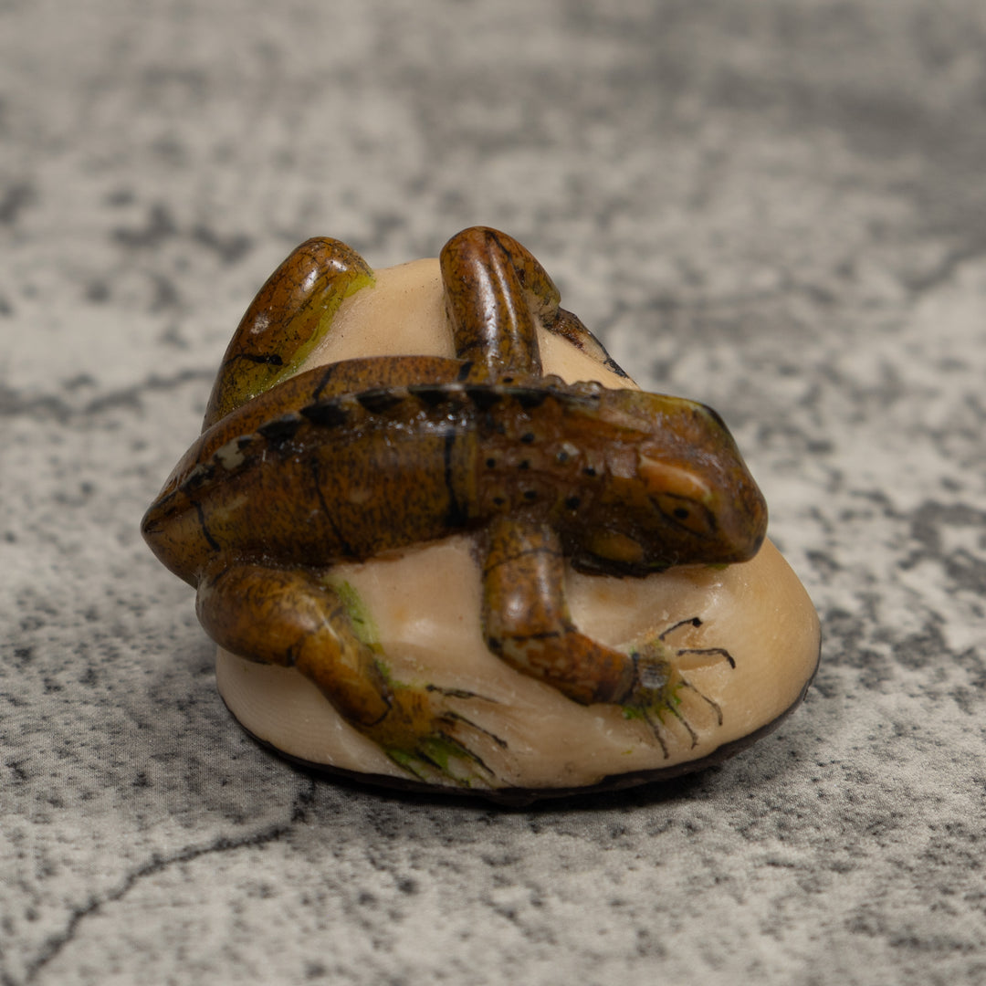 Vintage Iguana Lizard Reptile Tagua Carving