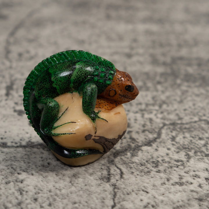 Vintage Green And Brown Iguana Lizard Amphibian Tagua Carving