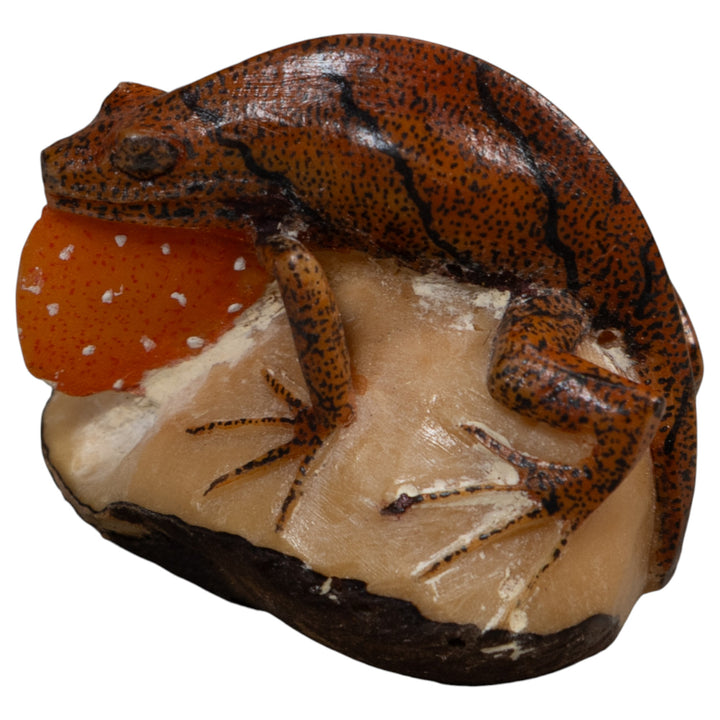 Gecko Lizard With Chin Flap Tagua Carving