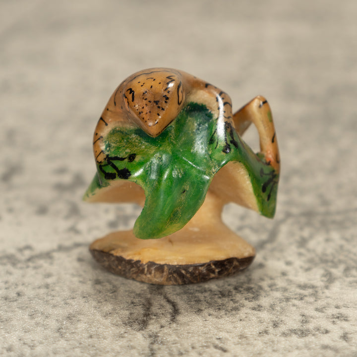 Gecko Lizard On Leaf Tagua Nut Carving