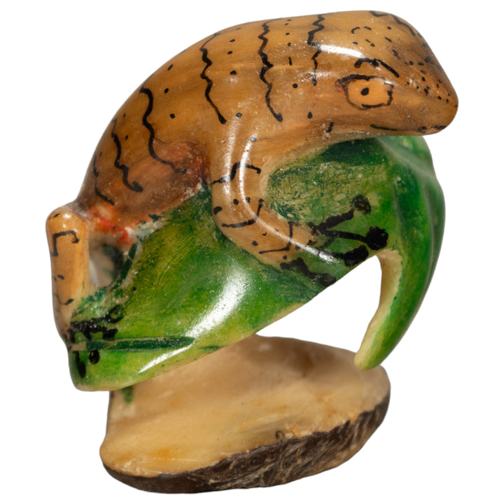 Gecko Lizard On Leaf Tagua Nut Carving