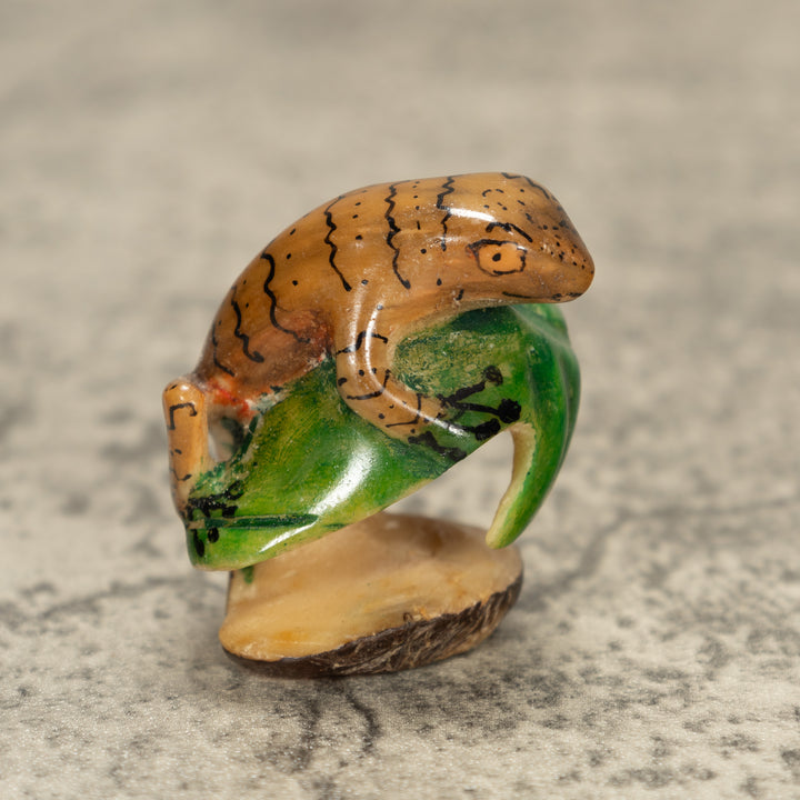 Gecko Lizard On Leaf Tagua Nut Carving