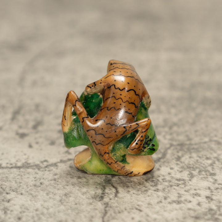 Gecko Lizard On Leaf Tagua Nut Carving