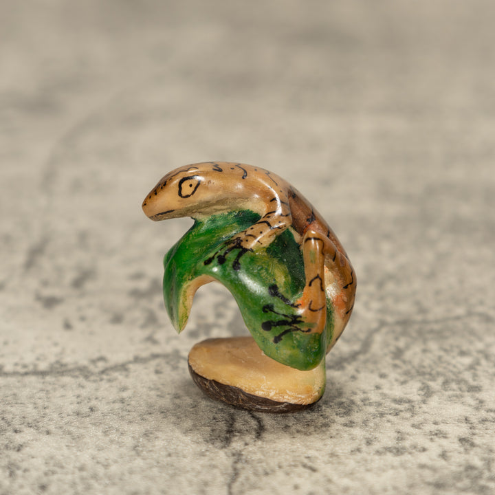 Gecko Lizard On Leaf Tagua Nut Carving