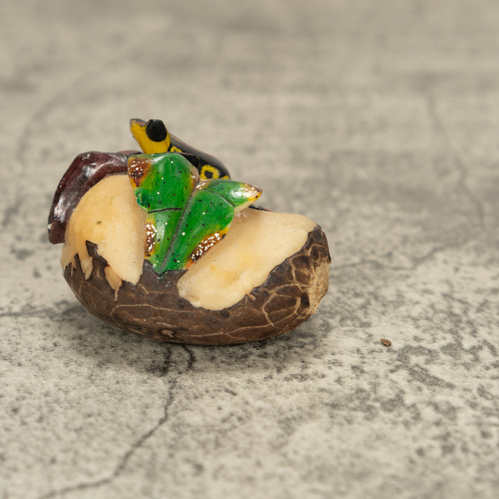 Poison Dart Frog With Leaf Tagua Nut Carving