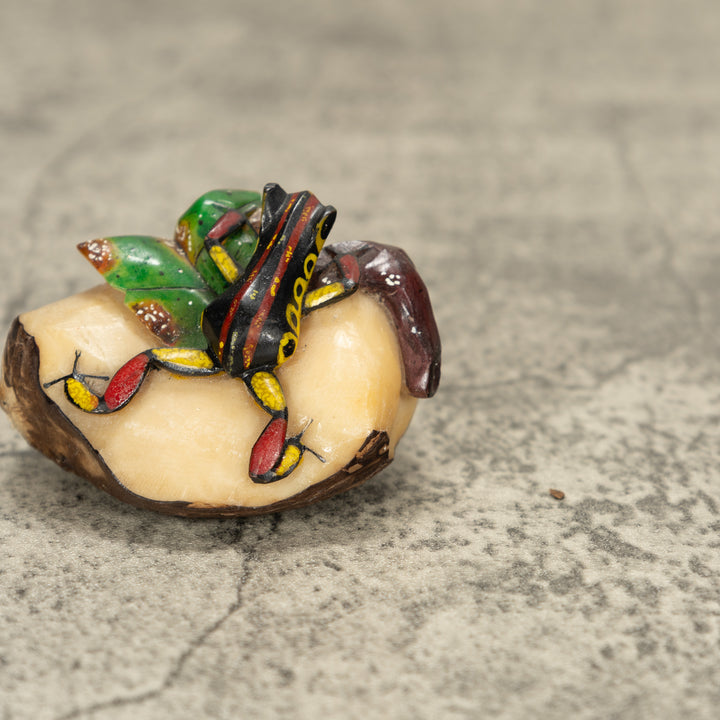 Poison Dart Frog With Leaf Tagua Nut Carving