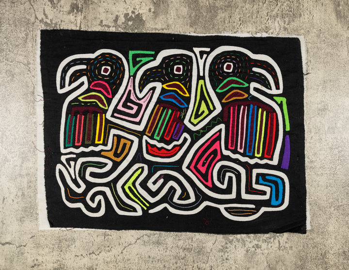 Three Dancing Blackbirds Mola