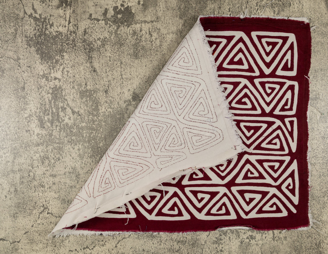 Burgundy And Wite Classic Design Mola