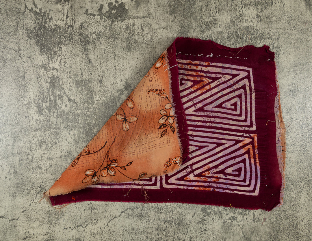 Vintage Maroon And White Classic Design Mola